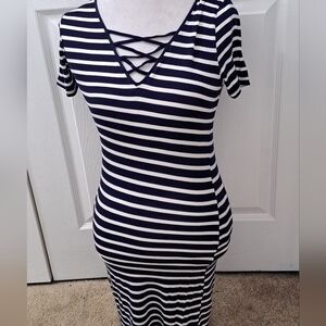 Hearts & Hips Striped T Shirt Midi Dress      Size M